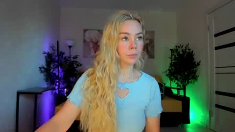 Snapshot of super_peach chatting on 07-05-26, 04:07 Jenn online show from 07-05-26, 04:07