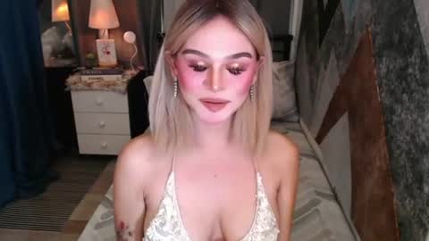 Snapshot of superh0tangelxx chatting on 06-19-26, 03:00 CARMINA online show from 06-19-26, 03:00