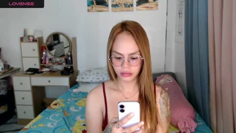 Snapshot of superhotvaleria chatting on 06-17-26, 12:24 Im val online show from 06-17-26, 12:24