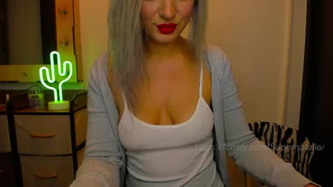 Snapshot of supernatalie chatting on 07-04-26, 12:17 Natalie online show from 07-04-26, 12:17