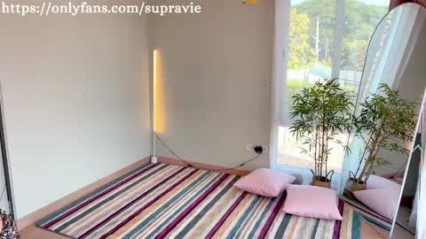 Snapshot of supremeraven chatting on 01-16-25, 06:56 Raven - Ravie online show from 01-16-25, 06:56