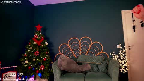 Snapshot of surfergirl121 chatting on 12-14-24, 05:47 Allie online show from 12-14-24, 05:47