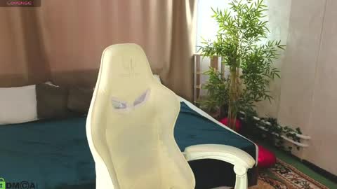 Annie online show from 05-20-26, 01:56