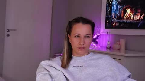 SusanJewel online show from 11-10-25, 08:02