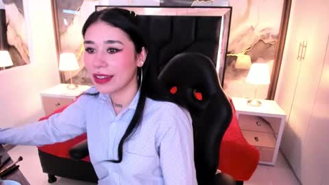 susanvilla online show from 11-22-25, 07:46