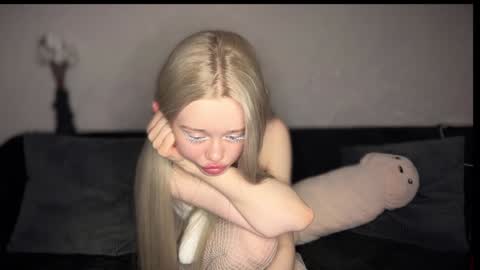 Snapshot of susieevans chatting on 02-06-25, 05:09 Sue online show from 02-06-25, 05:09