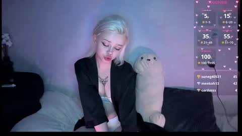 Snapshot of susieevans chatting on 09-14-25, 09:25 Sue online show from 09-14-25, 09:25