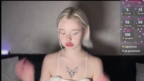 Snapshot of susieevans chatting on 10-19-25, 05:57 Sue online show from 10-19-25, 05:57