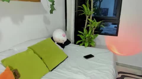 Snapshot of susieglass chatting on 02-18-26, 05:25 SusieGlass online show from 02-18-26, 05:25