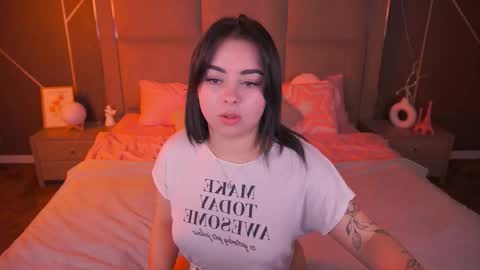 Snapshot of susiewood chatting on 02-02-26, 10:19 Susie online show from 02-02-26, 10:19