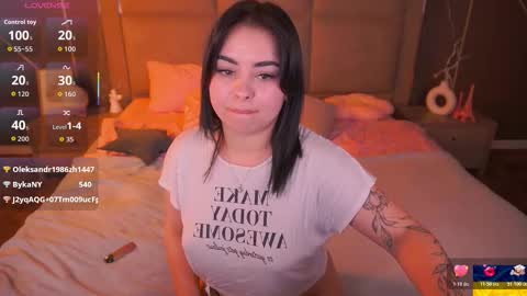 Snapshot of susiewood chatting on 02-03-26, 04:32 Susie online show from 02-03-26, 04:32