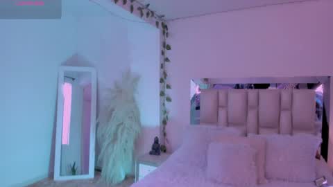 Snapshot of sussy_bell_ chatting on 04-20-26, 09:27 sussy_bell_ online show from 04-20-26, 09:27