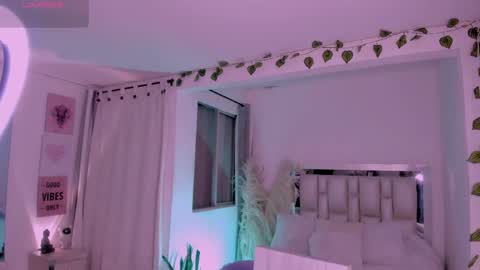 Snapshot of sussy_bell_ chatting on 04-29-26, 02:48 sussy_bell_ online show from 04-29-26, 02:48