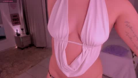 Snapshot of sussy_bell_ chatting on 05-08-26, 12:16 sussy_bell_ online show from 05-08-26, 12:16