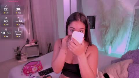 Snapshot of sussy_bell_ chatting on 05-25-26, 07:09 sussy_bell_ online show from 05-25-26, 07:09
