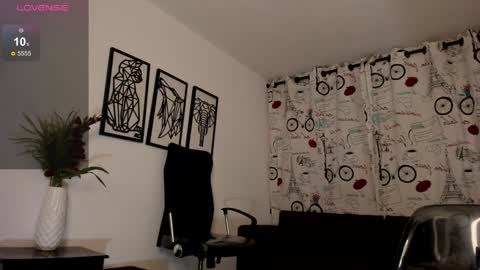 Snapshot of susyamis chatting on 12-21-24, 08:32 Susy online show from 12-21-24, 08:32