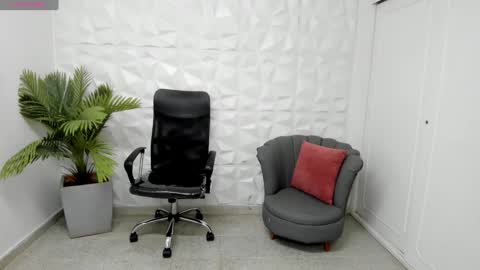 Snapshot of susyamis chatting on 12-24-24, 12:00 Susy online show from 12-24-24, 12:00