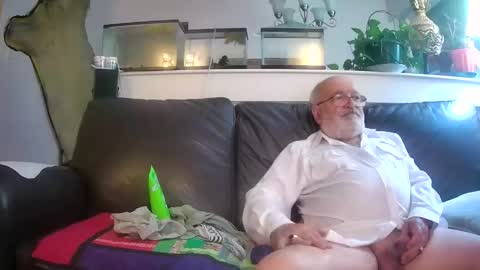 Snapshot of suv1 chatting on 06-07-26, 05:33 Otto online show from 06-07-26, 05:33