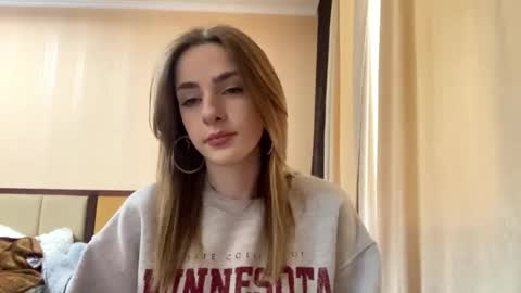 Snapshot of suzannetigerino chatting on 04-23-26, 12:15 Emila online show from 04-23-26, 12:15