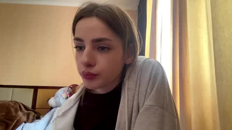 Snapshot of suzannetigerino chatting on 04-24-26, 12:40 Emila online show from 04-24-26, 12:40