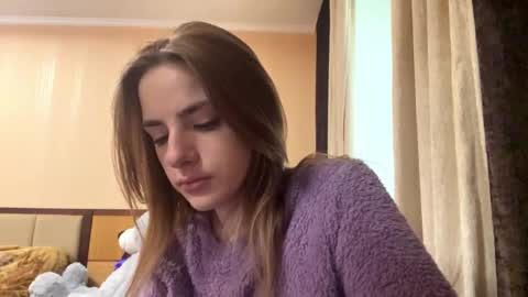 Snapshot of suzannetigerino chatting on 05-10-26, 07:13 Emila online show from 05-10-26, 07:13