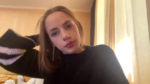 Snapshot of suzannetigerino chatting on 05-15-26, 12:12 Emila online show from 05-15-26, 12:12