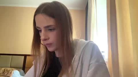 Snapshot of suzannetigerino chatting on 05-22-26, 01:06 Emila online show from 05-22-26, 01:06