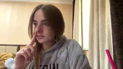 Snapshot of suzannetigerino chatting on 05-31-26, 07:15 Emila online show from 05-31-26, 07:15