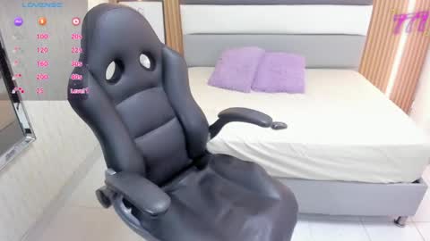 Snapshot of suzetmonaco chatting on 04-27-26, 07:34 S U Z E T online show from 04-27-26, 07:34