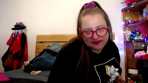 suzie stardust online show from 03-21-26, 12:10