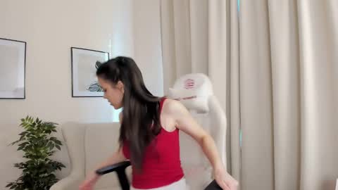 Suzy  next stream  Thursday Friday Saturday online show from 01-19-25, 04:33