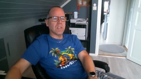 Snapshot of sverige1980 chatting on 03-21-26, 09:47 Tom online show from 03-21-26, 09:47