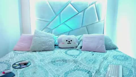 Nikki model independent online show from 01-06-26, 09:50