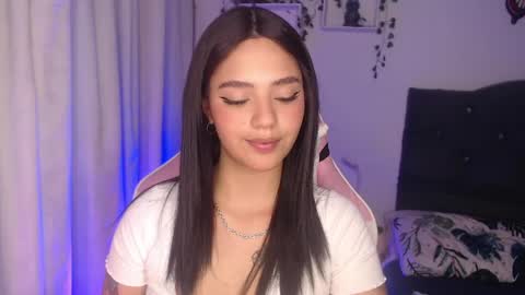 sweeetkittyy22 online show from 05-19-26, 04:08