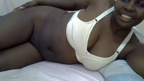 Snapshot of sweet_0012 chatting on 07-25-26, 05:43 Cecee online show from 07-25-26, 05:43