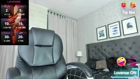 Vanessa online show from 11-30-25, 04:16