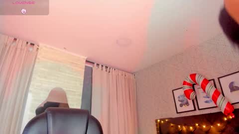 Vanessa online show from 12-15-25, 04:17