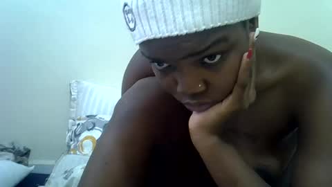 Snapshot of sweet_aly1 chatting on 06-28-26, 07:25 Alice online show from 06-28-26, 07:25