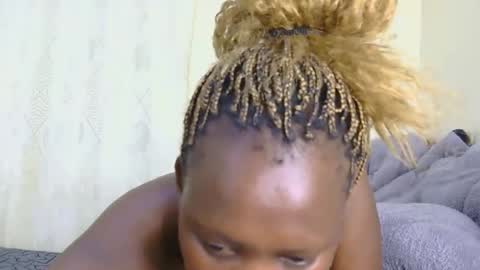 Snapshot of sweet_babees chatting on 05-13-26, 01:03 sweetheart online show from 05-13-26, 01:03