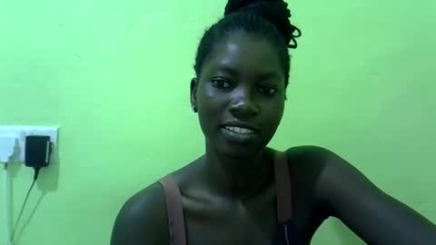 sweet_cherie1 online show from 02-18-26, 04:19