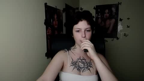 Snapshot of sweet_cherryg chatting on 07-01-26, 06:15 Ivy online show from 07-01-26, 06:15
