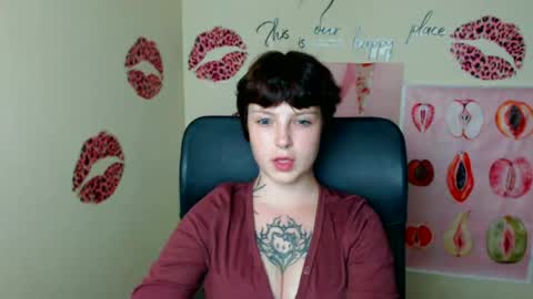 Snapshot of sweet_cherryg chatting on 07-02-26, 06:47 Ivy online show from 07-02-26, 06:47