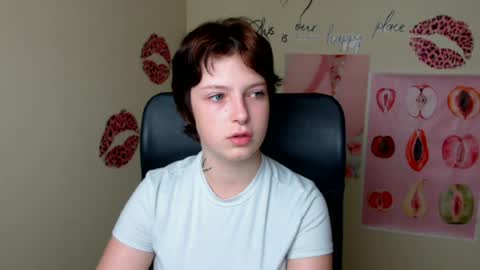 Snapshot of sweet_cherryg chatting on 07-17-26, 06:53 Ivy online show from 07-17-26, 06:53
