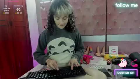  emmili  online show from 11-28-25, 12:41