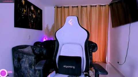 Snapshot of sweet_falon chatting on 10-04-25, 10:41 Sweet Fhalon online show from 10-04-25, 10:41