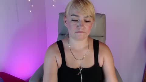 Snapshot of sweet_feeling30 chatting on 05-17-26, 07:43 carolina online show from 05-17-26, 07:43