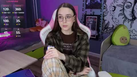 Snapshot of sweet_frosty chatting on 02-19-26, 03:35 Alice online show from 02-19-26, 03:35