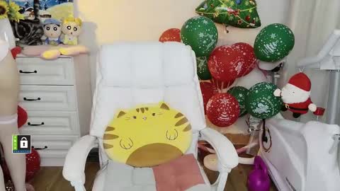 Snapshot of sweet_jam_ chatting on 01-27-25, 06:41 My name is LAN LAN and the cats name is keiko online show from 01-27-25, 06:41