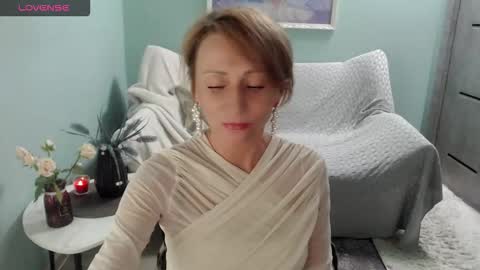 Snapshot of sweet_kitty5 chatting on 09-10-25, 06:13 Helen online show from 09-10-25, 06:13