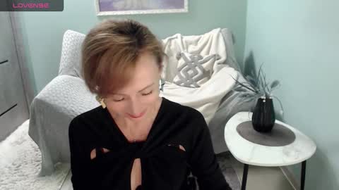 Snapshot of sweet_kitty5 chatting on 09-14-25, 06:45 Helen online show from 09-14-25, 06:45